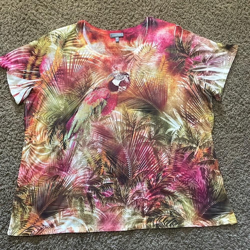 Ladies Essentials beautiful exotic studded parrot on tropical print s/s top Sz3X